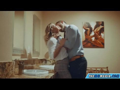 ❤️ Lè yon blond bèl sedui ou nan yon twalèt piblik ☑ Pornografi difisil nan nou % ht.doujin-sexy.ru% ️❤
